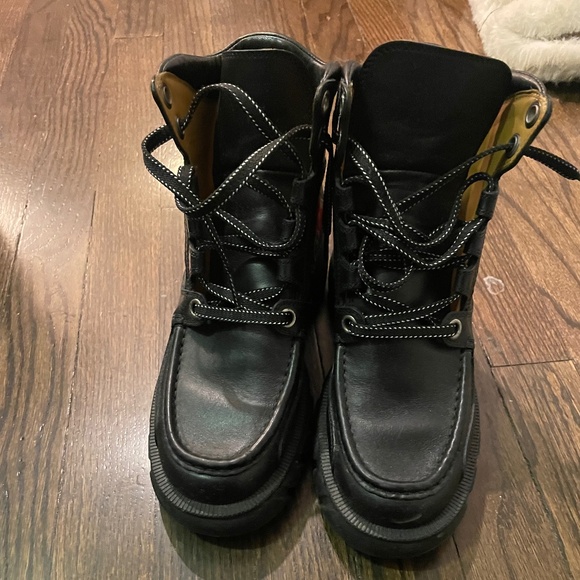 Gucci Romance Logo Bootie - Picture 4 of 4